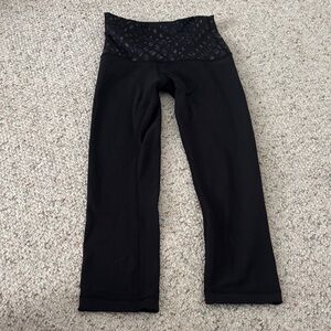 Lululemon Black align high rise 23”Leggings with patterned waistband